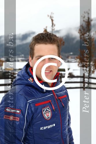 Flauchau (Ooostenrijk), 21 Januari 2014
Wintersport met Vinzzent, Frans Duijts, Django Wagner, Wolter Kroes, Nick Nielsen, Henk Dissel, Rene Schuurmans, Wesley Klein, Yes-R en Charly Luske
Foto Peter Smulders BV.