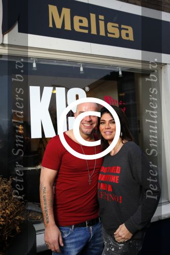 Apeldoorn 19 januari 2015
Melisa v d Meyde en Andy in haar salon en bij hun nieuwe huis. Melisa heeft voortaan de sizero van tamara Elbaz.