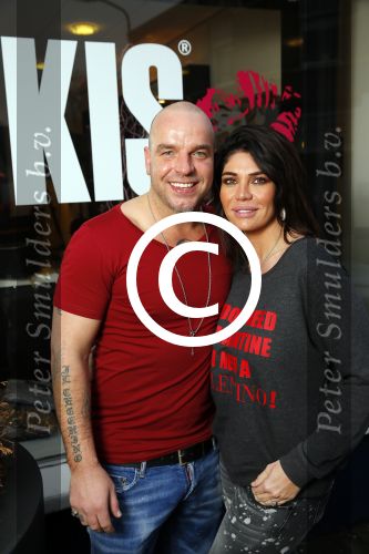 Apeldoorn 19 januari 2015
Melisa v d Meyde en Andy in haar salon en bij hun nieuwe huis. Melisa heeft voortaan de sizero van tamara Elbaz.