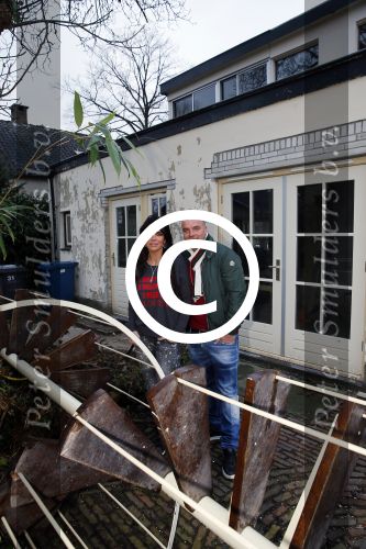 Apeldoorn 19 januari 2015
Melisa v d Meyde en Andy in haar salon en bij hun nieuwe huis. Melisa heeft voortaan de sizero van tamara Elbaz.