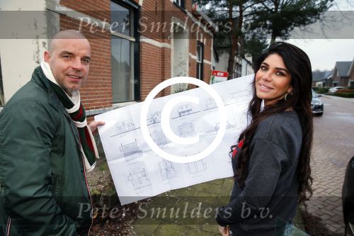 Apeldoorn 19 januari 2015
Melisa v d Meyde en Andy in haar salon en bij hun nieuwe huis. Melisa heeft voortaan de sizero van tamara Elbaz.