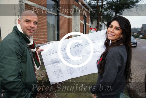 Apeldoorn 19 januari 2015
Melisa v d Meyde en Andy in haar salon en bij hun nieuwe huis. Melisa heeft voortaan de sizero van tamara Elbaz.