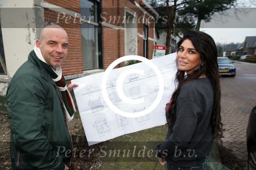 Apeldoorn 19 januari 2015
Melisa v d Meyde en Andy in haar salon en bij hun nieuwe huis. Melisa heeft voortaan de sizero van tamara Elbaz.