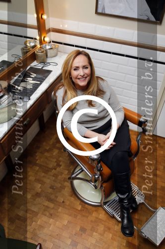 Amsterdam 26 januari 2015
CD presentatie Angela Groothuizen in people\'s place.
Angela treedt op met dochter Nona en haar andere dochter Lola filmt het concert.
Man Rob Mooij is natuurlijk ook aanwezig.