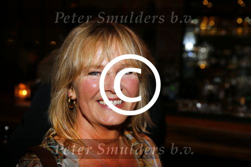 Amsterdam 26 januari 2015
CD presentatie Angela Groothuizen in people\'s place.
Angela treedt op met dochter Nona en haar andere dochter Lola filmt het concert.
Man Rob Mooij is natuurlijk ook aanwezig.
Angela Kramers