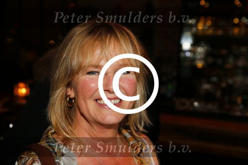 Amsterdam 26 januari 2015
CD presentatie Angela Groothuizen in people\'s place.
Angela treedt op met dochter Nona en haar andere dochter Lola filmt het concert.
Man Rob Mooij is natuurlijk ook aanwezig.
Angela Kramers