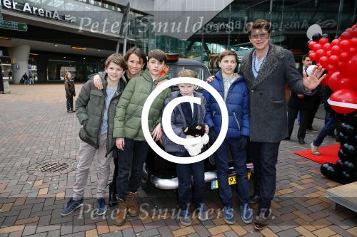Amsterdam 8 februari 2015
Premiere Paddington in Pathe Arena met stemmencast Beau v Erven Dorens en Lange Frans.
Beau met zijn vrouw Selly en hun kinderen