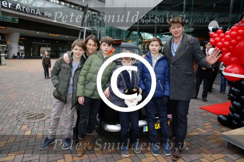 Amsterdam 8 februari 2015
Premiere Paddington in Pathe Arena met stemmencast Beau v Erven Dorens en Lange Frans.
Beau met zijn vrouw Selly en hun kinderen