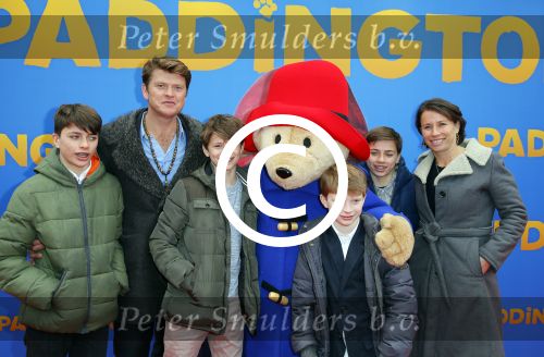 Amsterdam 8 februari 2015
Premiere Paddington in Pathe Arena met stemmencast Beau v Erven Dorens en Lange Frans.
Beau met zijn vrouw Selly en hun kinderen