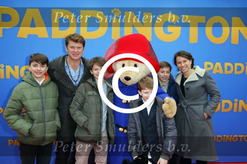 Amsterdam 8 februari 2015
Premiere Paddington in Pathe Arena met stemmencast Beau v Erven Dorens en Lange Frans.
Beau met zijn vrouw Selly en hun kinderen