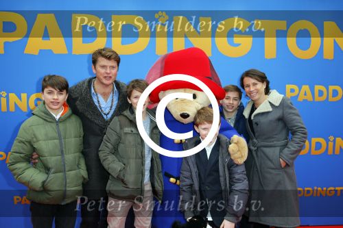 Amsterdam 8 februari 2015
Premiere Paddington in Pathe Arena met stemmencast Beau v Erven Dorens en Lange Frans.
Beau met zijn vrouw Selly en hun kinderen