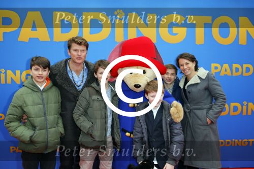 Amsterdam 8 februari 2015
Premiere Paddington in Pathe Arena met stemmencast Beau v Erven Dorens en Lange Frans.
Beau met zijn vrouw Selly en hun kinderen
