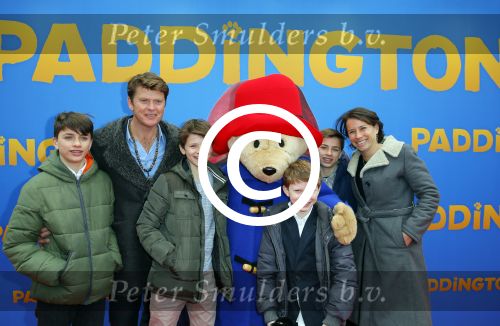 Amsterdam 8 februari 2015
Premiere Paddington in Pathe Arena met stemmencast Beau v Erven Dorens en Lange Frans.
Beau met zijn vrouw Selly en hun kinderen