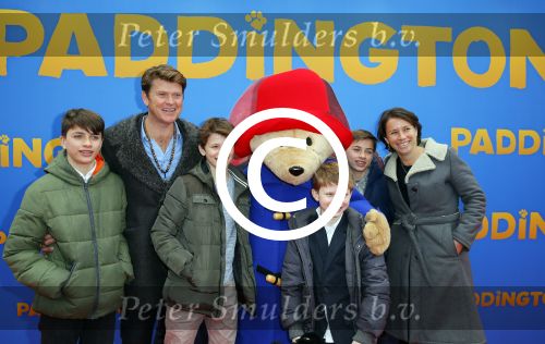 Amsterdam 8 februari 2015
Premiere Paddington in Pathe Arena met stemmencast Beau v Erven Dorens en Lange Frans.
Beau met zijn vrouw Selly en hun kinderen