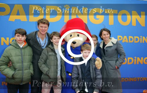 Amsterdam 8 februari 2015
Premiere Paddington in Pathe Arena met stemmencast Beau v Erven Dorens en Lange Frans.
Beau met zijn vrouw Selly en hun kinderen