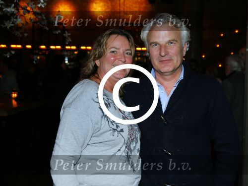 Amsterdam 26 januari 2015
CD presentatie Angela Groothuizen in people\'s place.
Angela treedt op met dochter Nona en haar andere dochter Lola filmt het concert.
Man Rob Mooij is natuurlijk ook aanwezig.
Bob Sikkes met een kennis