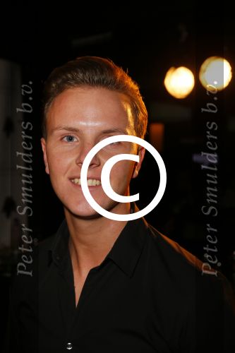 Uitgeest 19 januari 2015
Nieuwjaarsreceptie Henk Geels in Bobs saloon in uitgeest.
Dario met zoon