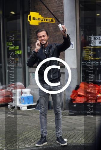 Amsterdam 19 januari 2015
Dave Roelvink met sigaret op de cornelis schuytstraat