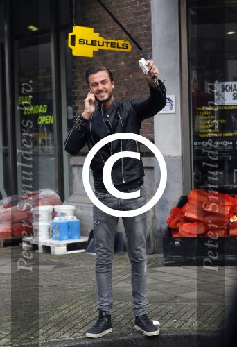 Amsterdam 19 januari 2015
Dave Roelvink met sigaret op de cornelis schuytstraat