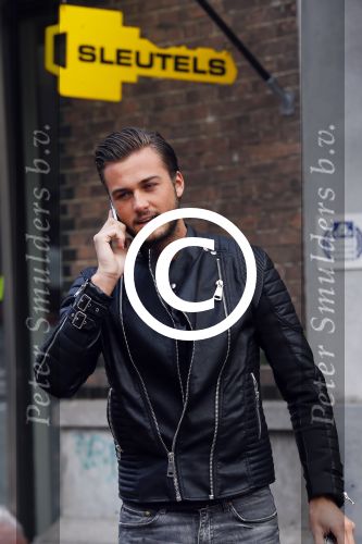Amsterdam 19 januari 2015
Dave Roelvink met sigaret op de cornelis schuytstraat
