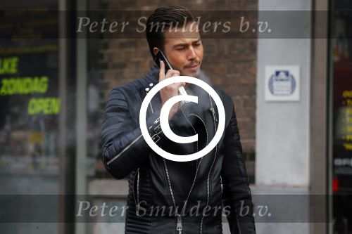 Amsterdam 19 januari 2015
Dave Roelvink met sigaret op de cornelis schuytstraat