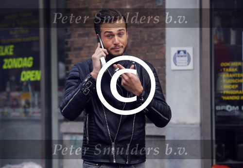 Amsterdam 19 januari 2015
Dave Roelvink met sigaret op de cornelis schuytstraat