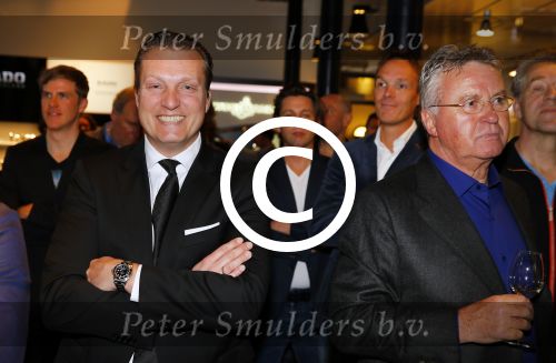 Amsterdam 2 februari 2015
Presentatie helden van Frits en Barbara Barend. Op de cover staan Guus Hiddink en Frank de Boer.
In het blad staan oa interviews met Jorien ter Mors Thijsje Oenema en Kai Reus.
De presentatie was bij gassan diamonds. David Bijlsma