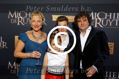 Amsterdam 26 januari 2015
Premiere Michiel de Ruyter film in het scheepvaartmuseum met de cast:
de hoofdrolspelers Frank Lammers, Sanne Langelaar, Barry Atsma, Egbert-Jan Weeber, Derek de Lint, Hajo Bruins,  Lieke van Lexmond, Lukas Dijkema, Pip Pellens, Jelle de Jong, Nils Verkooijen, Jules Croiset, Jada Borsato, Tygo Gernandt, Roeland Fernhout, Victor LÃ¶w, Joost Koning, Isa Lammers, Bas van Prooijen, Michael Nierse, Ids van der Krieke, Rein Hofman, Rene van Asten en Tim de Zwar.
Frank lammers met vrouw en kinderen