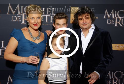Amsterdam 26 januari 2015
Premiere Michiel de Ruyter film in het scheepvaartmuseum met de cast:
de hoofdrolspelers Frank Lammers, Sanne Langelaar, Barry Atsma, Egbert-Jan Weeber, Derek de Lint, Hajo Bruins,  Lieke van Lexmond, Lukas Dijkema, Pip Pellens, Jelle de Jong, Nils Verkooijen, Jules Croiset, Jada Borsato, Tygo Gernandt, Roeland Fernhout, Victor LÃ¶w, Joost Koning, Isa Lammers, Bas van Prooijen, Michael Nierse, Ids van der Krieke, Rein Hofman, Rene van Asten en Tim de Zwar.
Frank lammers met vrouw en kinderen