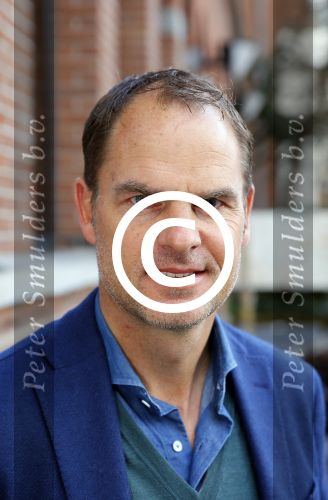 Amsterdam 2 februari 2015Presentatie helden van Frits en Barbara Barend. Op de cover staan Guus Hiddink en Frank de Boer.In het blad staan oa interviews met Jorien ter Mors Thijsje Oenema en Kai Reus.De presentatie was bij gassan diamonds.