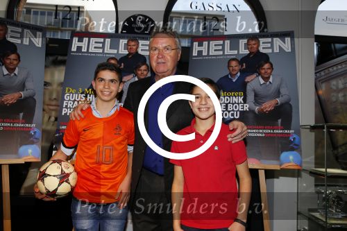 Amsterdam 2 februari 2015
Presentatie helden van Frits en Barbara Barend. Op de cover staan Guus Hiddink en Frank de Boer.
In het blad staan oa interviews met Jorien ter Mors Thijsje Oenema en Kai Reus.
De presentatie was bij gassan diamonds.