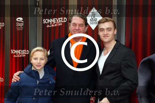Amsterdam 8 februari 2015
Premiere Sonneveld in het nieuwe de la mar.
Hans Hugenholz met kinderen Mariska v Kolck