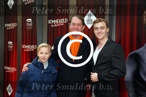Amsterdam 8 februari 2015
Premiere Sonneveld in het nieuwe de la mar.
Hans Hugenholz met kinderen Mariska v Kolck