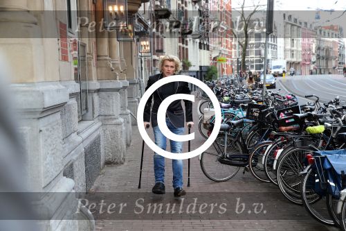 Amsterdam 8 februari 2015
Premiere Sonneveld in het nieuwe de la mar.
hans Klok met ex vriend op krukken