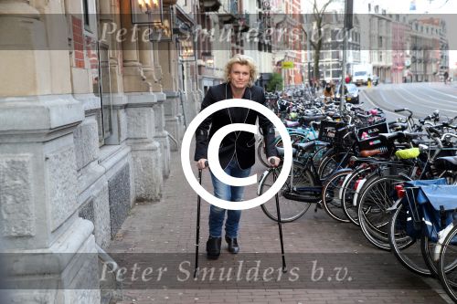 Amsterdam 8 februari 2015
Premiere Sonneveld in het nieuwe de la mar.
hans Klok met ex vriend op krukken