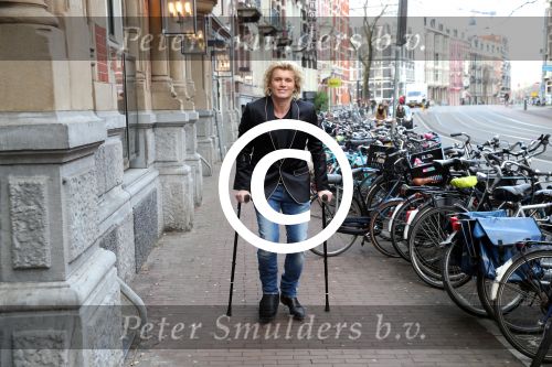 Amsterdam 8 februari 2015
Premiere Sonneveld in het nieuwe de la mar.
hans Klok met ex vriend op krukken