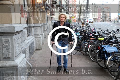 Amsterdam 8 februari 2015
Premiere Sonneveld in het nieuwe de la mar.
hans Klok met ex vriend op krukken