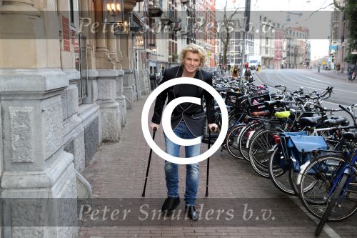 Amsterdam 8 februari 2015
Premiere Sonneveld in het nieuwe de la mar.
hans Klok met ex vriend op krukken