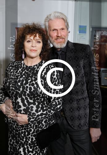 Leiden 27 januari 2015
Premiere De Verleiding van een Moordvrouw in schouwburg van Leiden.
Henriette Tol met man