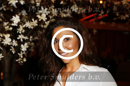 Amsterdam 26 januari 2015
CD presentatie Angela Groothuizen in people\'s place.
Angela treedt op met dochter Nona en haar andere dochter Lola filmt het concert.
Man Rob Mooij is natuurlijk ook aanwezig.
Hind