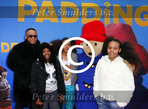 Amsterdam 8 februari 2015
Premiere Paddington in Pathe Arena met stemmencast Beau v Erven Dorens en Lange Frans.
Howard Komproe met dochters