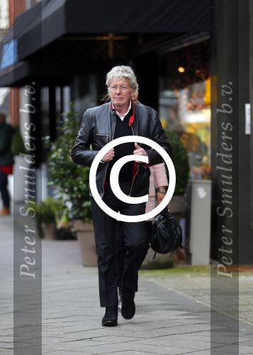 Amsterdam 27 januari 2015
Doutzen Kroes en Sunnery James met zoontje Phyllion achter de kinderwagen in Amsterdam zuid.Jan des Bouvrie loopt in Amsterdam zuid naar zijn porsche 911