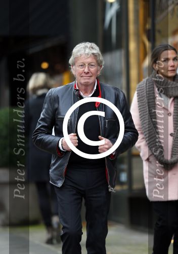 Amsterdam 27 januari 2015
Doutzen Kroes en Sunnery James met zoontje Phyllion achter de kinderwagen in Amsterdam zuid.Jan des Bouvrie loopt in Amsterdam zuid naar zijn porsche 911