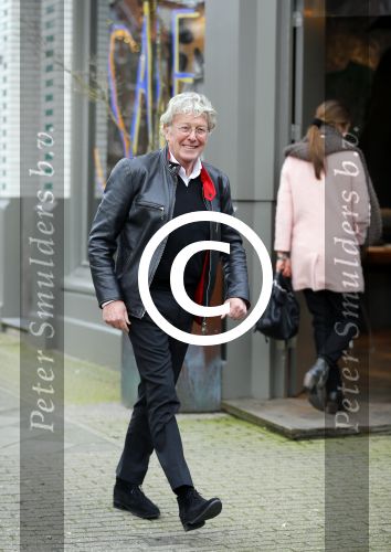 Amsterdam 27 januari 2015
Doutzen Kroes en Sunnery James met zoontje Phyllion achter de kinderwagen in Amsterdam zuid.Jan des Bouvrie loopt in Amsterdam zuid naar zijn porsche 911