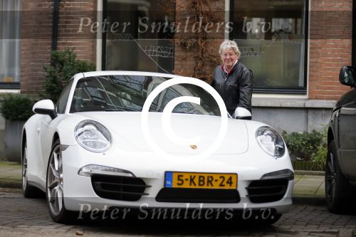 Amsterdam 27 januari 2015
Doutzen Kroes en Sunnery James met zoontje Phyllion achter de kinderwagen in Amsterdam zuid.Jan des Bouvrie loopt in Amsterdam zuid naar zijn porsche 911