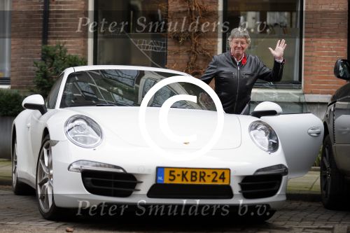 Amsterdam 27 januari 2015
Doutzen Kroes en Sunnery James met zoontje Phyllion achter de kinderwagen in Amsterdam zuid.Jan des Bouvrie loopt in Amsterdam zuid naar zijn porsche 911