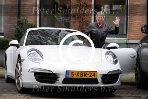 Amsterdam 27 januari 2015
Doutzen Kroes en Sunnery James met zoontje Phyllion achter de kinderwagen in Amsterdam zuid.Jan des Bouvrie loopt in Amsterdam zuid naar zijn porsche 911