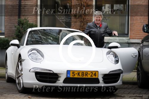 Amsterdam 27 januari 2015
Doutzen Kroes en Sunnery James met zoontje Phyllion achter de kinderwagen in Amsterdam zuid.Jan des Bouvrie loopt in Amsterdam zuid naar zijn porsche 911