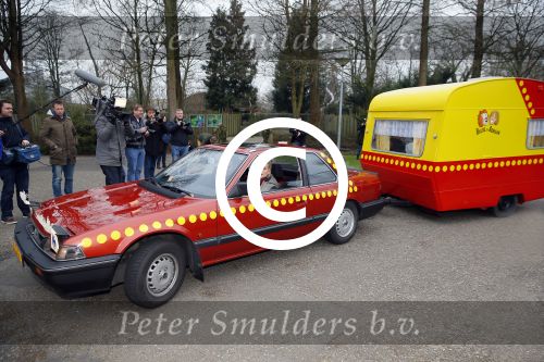 Alphen aan de Rijn 22 januari 2015
Presentatie nieuwe bassie en adriaan film.
Aad van Toor (Adriaan), Fedor Rossem (Boef Linke Leo), Job Bovelander (Koen), Janouk Kelderman (Keet!), Peter Sterk (Boef 1001) en Bas van Toor (Bassie) in Avifauna