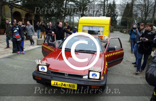 Alphen aan de Rijn 22 januari 2015
Presentatie nieuwe bassie en adriaan film.
Aad van Toor (Adriaan), Fedor Rossem (Boef Linke Leo), Job Bovelander (Koen), Janouk Kelderman (Keet!), Peter Sterk (Boef 1001) en Bas van Toor (Bassie) in Avifauna